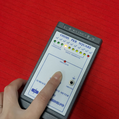 防水ESDは摩耗の生地100%のポリエステル100D*100D非静的な生地を働かせる