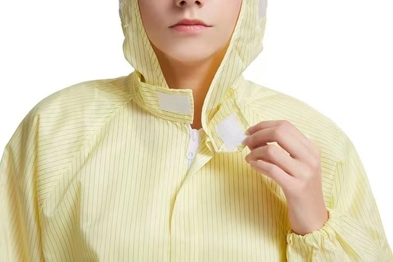 ESDのリント・フリー衣服の男女兼用のちり止めの帯電防止クリーン ルームのスーツ