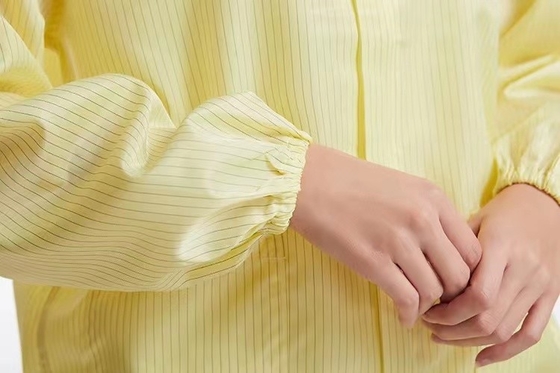 フード付きのクリーン ルームの反静的な衣服ポリエステルほこりのないESD Workwear