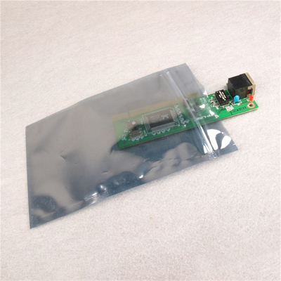 PCBは反静的なESDを袋に入れる真空の貯蔵ペット ピンクPEによって薄板にされたホイル袋を使用した